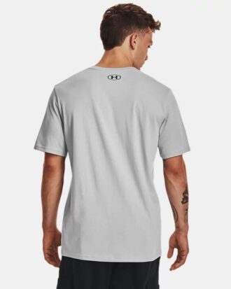 Camiseta con logotipo en el pecho izquierdo