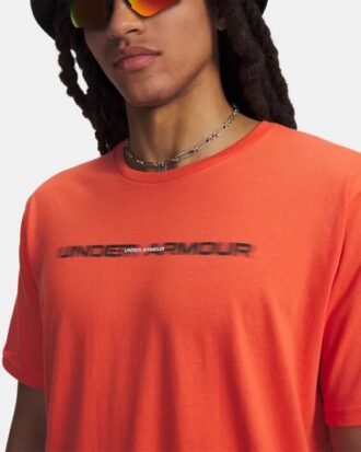 Camiseta de manga corta con logotipo difuminado