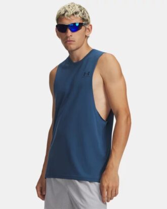 Camiseta sin mangas con corte en el pecho izquierdo