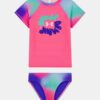 Conjunto de camiseta de manga corta y bikini Conjunto de camiseta de manga corta y bikini