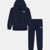Conjunto de sudadera con capucha y cremallera con logotipo de la marca Conjunto de sudadera con capucha y cremallera con logotipo de la marca