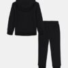 Conjunto de sudadera con capucha y logo grande Conjunto de sudadera con capucha y logo grande
